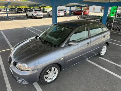 Usado Seat Ibiza 100 CV (73 kW) 2007 Gris / plata Utilitario