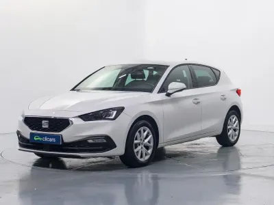 Usado Seat Leon Style 150 CV (110 kW) 2021 Blanco Berlina