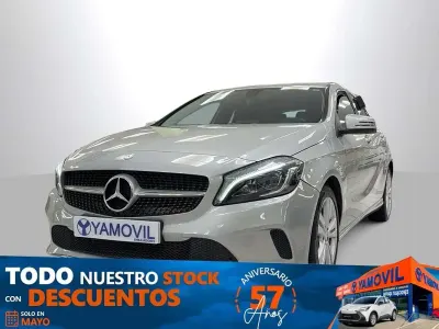 Käytetty Mercedes A180 Urban 122 HP (89 kW) 2016 Harmaa Viistoperä