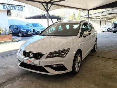 Usado Seat Leon Style 130 CV (95 kW) 2019 Blanco Familiar