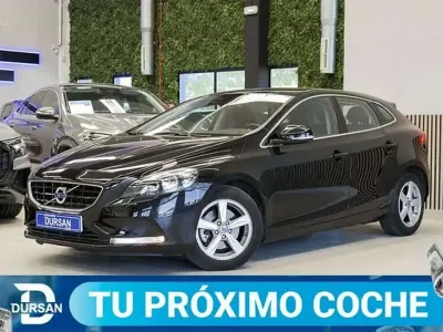 Usado Volvo V40 Momentum 180 CV (132 kW) 2014 Negro Utilitario