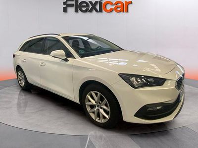 Usado Seat Leon Style 130 CV (95 kW) 2021 Blanco Familiar