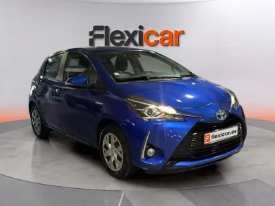 Usado Toyota Yaris Hybrid Business Edition 116 CV (85 kW) 2020 Azul Berlina