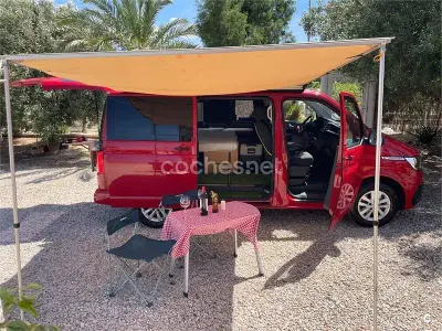 Usado VW Multivan 110 CV (80 kW) 2020 Rojo Monovolumen
