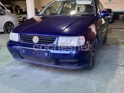 Usado VW Polo 60 HP (44 kW) 1999 Azul Sedan