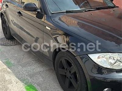 Usado BMW 118 122 CV (89 kW) 2006 Negro Utilitario