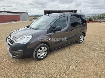 Usado Peugeot Partner Tepee Active 100 CV (73 kW) 2016 Gris / plata Monovolumen