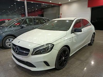 Usado Mercedes A180 Urban 109 CV (80 kW) 2016 Blanco Berlina