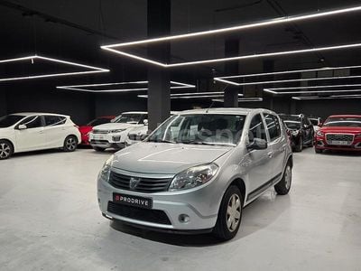 Usado Dacia Sandero Base 75 CV (55 kW) 2011 Gris / plata Berlina