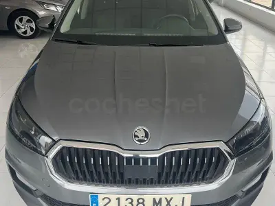 Usado Skoda Fabia 115 CV (84 kW) 2024 Gris / plata Utilitario