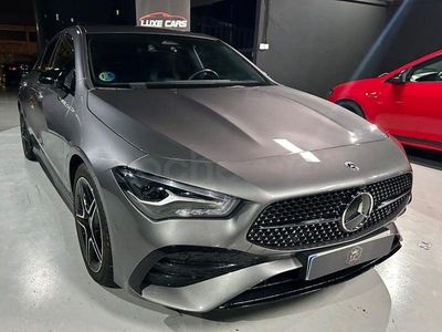 Usado Mercedes CLA200 163 CV (119 kW) 2024 Gris / plata Berlina