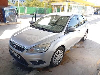 Gris / plata Usado 2010 Ford Focus Trend Berlina | 3890 € (Precio justo)