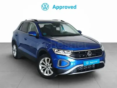 Usado VW T-Roc Life 110 CV (80 kW) 2024 Azul SUV