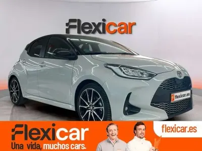 Usado Toyota Yaris Hybrid Sport 116 CV (85 kW) 2024 Gris Utilitario