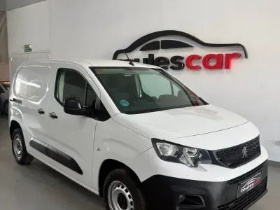 Usado Peugeot Partner 100 CV (73 kW) 2021 Blanco Monovolumen