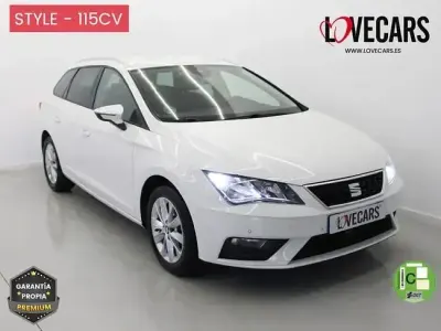 Usado Seat Leon Style 115 CV (84 kW) 2020 Blanco Familiar