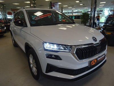 Usado Skoda Karoq Ambition 150 CV (110 kW) 2022 Blanco SUV