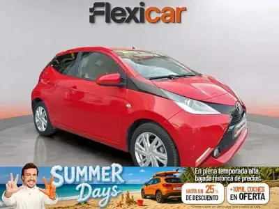 Usado Toyota Aygo X-play 72 CV (52 kW) 2018 Rojo Utilitario