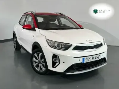 Usado Kia Stonic 84 CV (61 kW) 2023 Blanco SUV