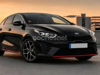 Usado Kia ProCeed GT-Line 140 CV (102 kW) 2019 Negro Familiar