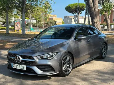 Usado Mercedes CLA200 163 CV (119 kW) 2022 Gris / plata Coupe