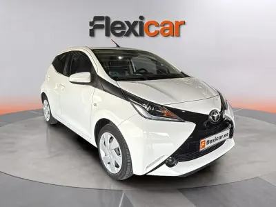 Usado Toyota Aygo X-play 72 CV (52 kW) 2018 Blanco Utilitario