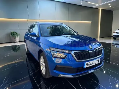 Usado Skoda Kamiq 110 CV (80 kW) 2022 Azul SUV