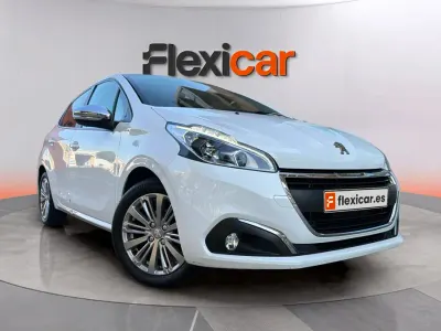 Usado Peugeot 208 GT-line 110 CV (80 kW) 2018 Blanco Utilitario