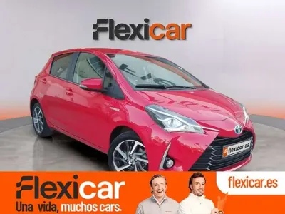 Usado Toyota Yaris Hybrid Active 100 CV (73 kW) 2020 Rojo Utilitario