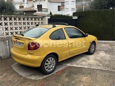 Usado Renault Mégane Coupé Sportway 110 CV (80 kW) 2001 Amarillo Coupe