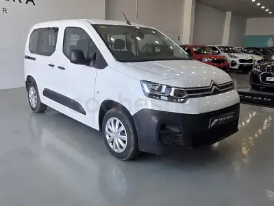Usado Citroën Berlingo Live 102 CV (75 kW) 2022 Blanco Monovolumen