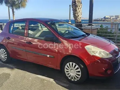 Usado Renault Clio II Expression 75 CV (55 kW) 2010 Rojo Berlina