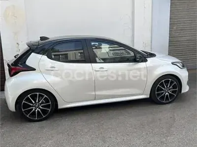 Usado Toyota Yaris Hybrid Edition 130 CV (95 kW) 2024 Blanco Berlina