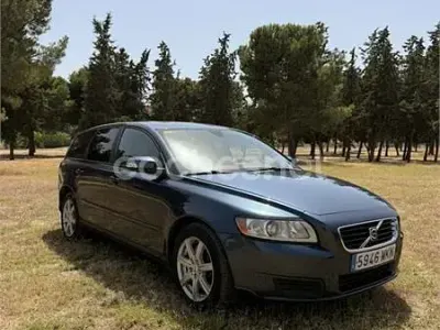 Usado Volvo V50 Momentum 136 CV (100 kW) 2009 Azul Familiar