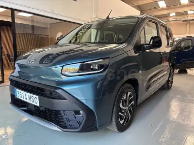 Usado Toyota Proace Verso Active 131 CV (96 kW) 2024 Gris / plata Familiar