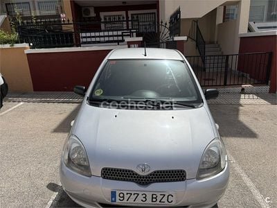 Usado Toyota Yaris Edition 68 CV (50 kW) 2002 Gris / plata Berlina