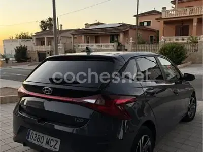 Usado Hyundai i20 100 CV (73 kW) 2022 Gris / plata Utilitario