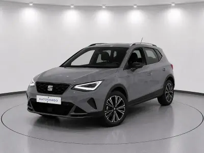 Usado Seat Arona FR 115 CV (84 kW) 2025 Gris / plata SUV