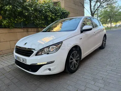 Usado Peugeot 308 Access 110 CV (80 kW) 2015 Blanco Berlina