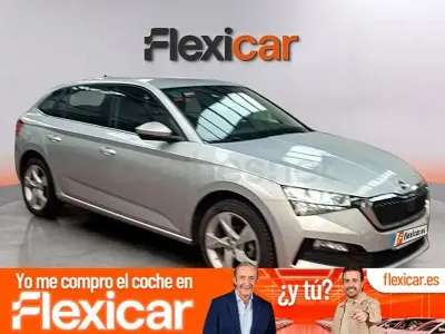 Usado Skoda Scala Active 95 CV (69 kW) 2021 Gris / plata Utilitario