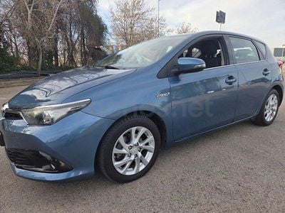 Usado Toyota Auris Hybrid Active 136 CV (100 kW) 2015 Azul Berlina