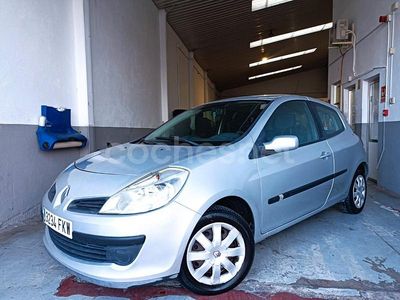 Gris / plata Usado 2007 Renault Clio II Authentique Berlina | 2800 € (Precio justo)