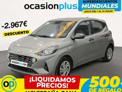 Usado Hyundai i10 67 CV (49 kW) 2022 Gris Utilitario
