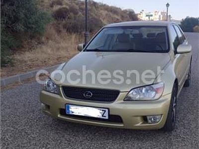Usado Lexus IS200 Luxury Line 155 CV (114 kW) 2002 Gris / plata Berlina