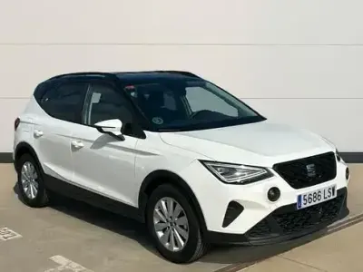 Usado Seat Arona Style Plus 110 CV (80 kW) 2021 Blanco SUV