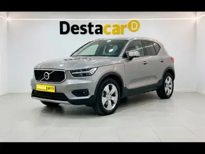 Usado Volvo XC40 Momentum 163 CV (119 kW) 2022 Gris / plata SUV