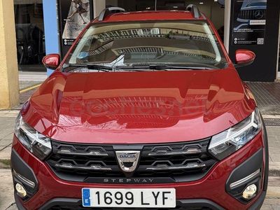 Usado Dacia Sandero Comfort 91 CV (66 kW) 2022 Granate Berlina