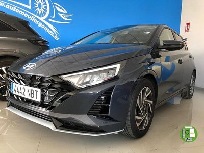 Usado Hyundai i20 100 CV (73 kW) 2025 Gris Utilitario