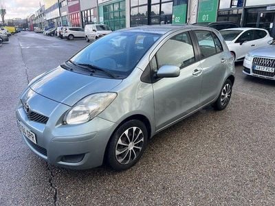 Usado Toyota Yaris 90 CV (66 kW) 2009 Gris / plata Utilitario