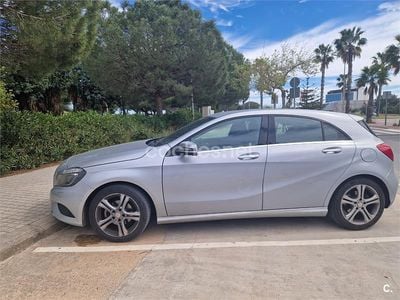 Usado Mercedes A180 Urban 109 CV (80 kW) 2014 Gris / plata Berlina